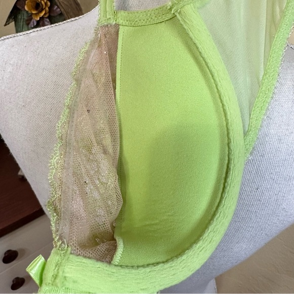NWT! Victoria’s Secret Lace Rhinestone Push Up Bra - Picture 5 of 5